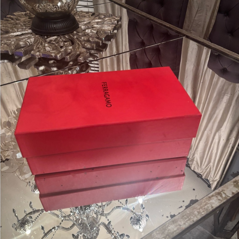 Ferragamo Red Box - Picture 2 of 6